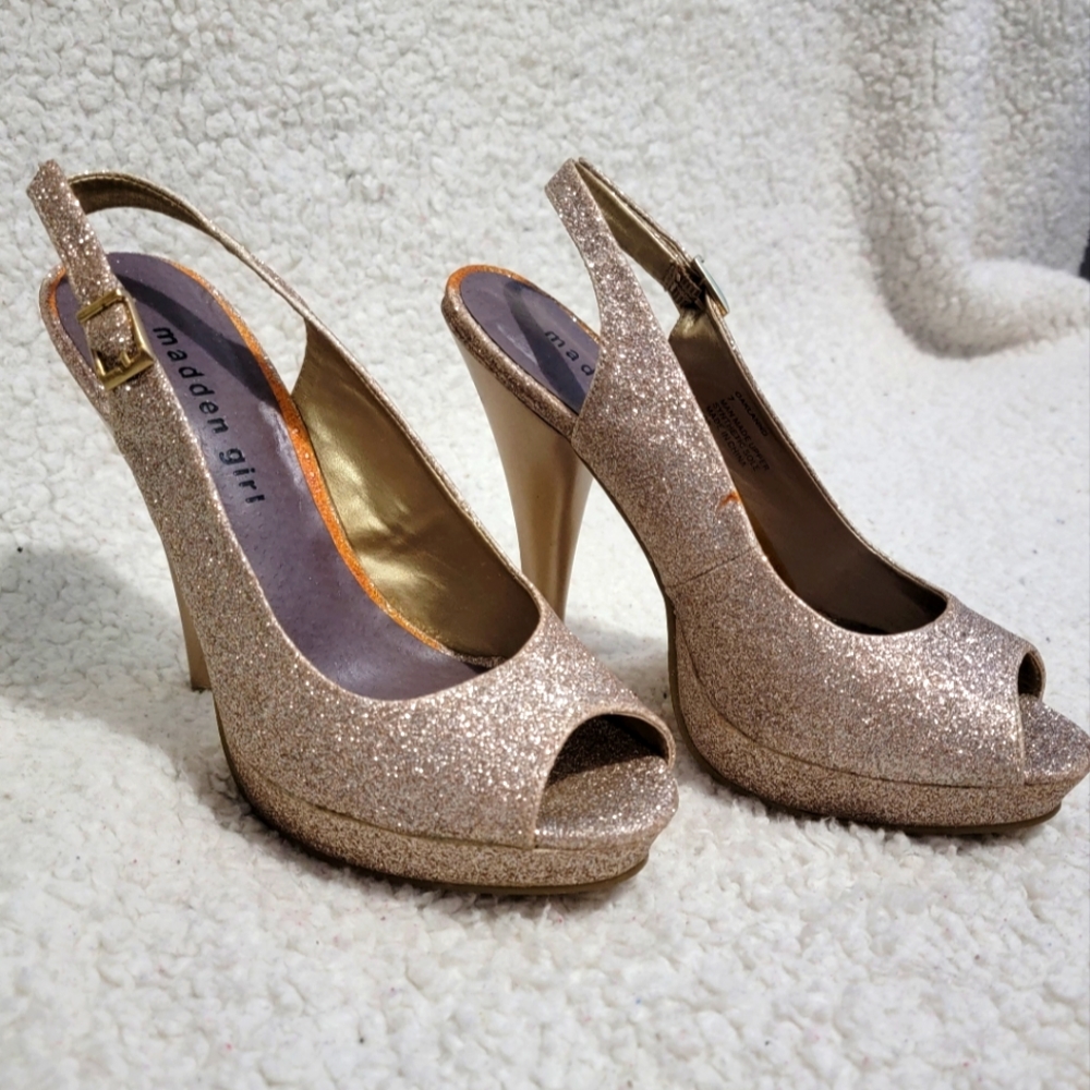 Madden Girl Oakland Golden Glitter Sling back peep toe heels Size 7. Worn once.